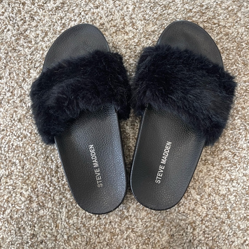 Steve Madden fuzzy slides US size 6